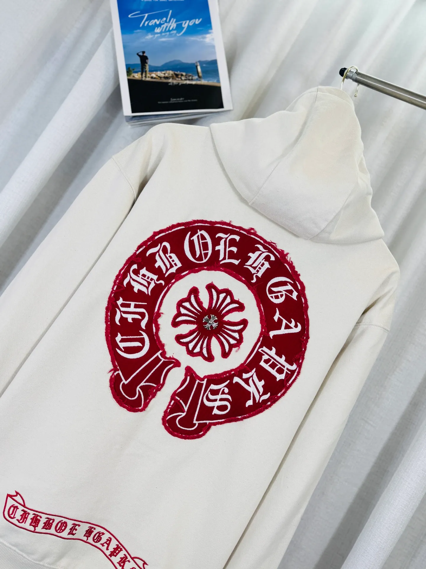 P340 top version, real shot without P, ​​different from market currency) 𝗖𝗵𝗿𝗼𝗺𝗲 𝗛𝗲𝗮𝗿𝘁𝘀/Cro Heart 2025 washed and burned flower patch embroidered autumn and winter new original single counter American patchwork 3D three-dimensional patch couple casual cardigan sweatshirt 👑The highest version! Customized fabric 480g tripe terry fabric! American acid-washed and distressed original fabric, laser burning + patch embroidery, exquisite embroidery of letters! The best-selling model in the counter, very comfortable to wear. Accessories: original molded and authenticated collar label➕100% silk wash label. Genuine purchase-grade original hangtag➕matching hanging rope➕3D hanging beads➕original packaging bag. Craftsmanship: The original version has consistent wiring! The highest version of the armhole matching technique! Color: Black Apricot Size: S M L XL Style Number: 25-318